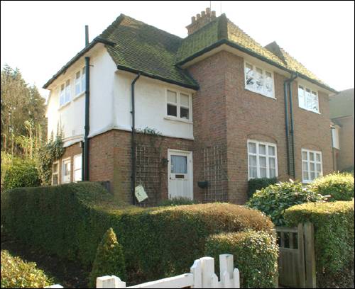 102 Erskine Hill
